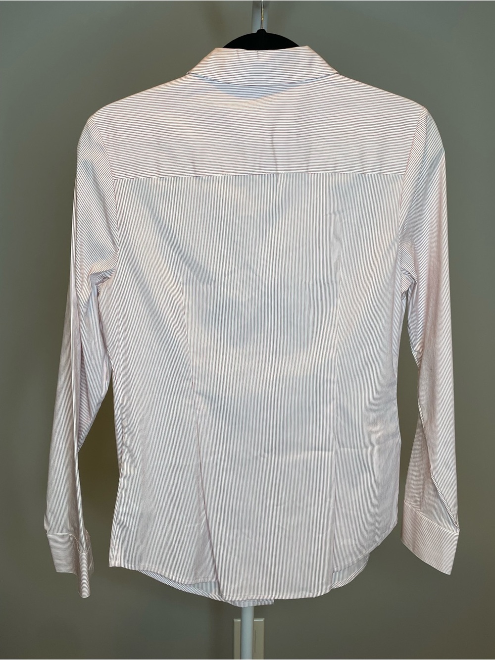 Express Women's Light Pink Pinstripe Button-Down Shirt NWT - Picture 2 of 3
